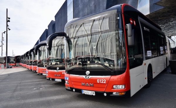 Tmb Presenta Nuevos Autobuses M S Eficientes Y Con Asistencia De